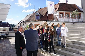 Die Patinnen und Paten erhalten eine Einführung
